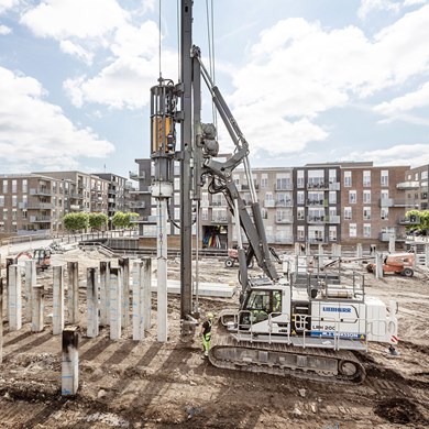 liebherr-lrh-200-piling-rig-h10-hammer-pic1.jpg