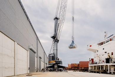 liebherr-lhm-800-marcor-hartel-terminal-rotterdam-5909.jpg