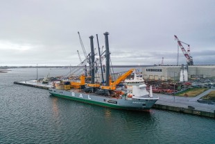 TIL Terminals will use two LHM 800 high-rise mobile harbour crane giants for container handling in the port of LomÃƒÂ©, Togo, Africa.