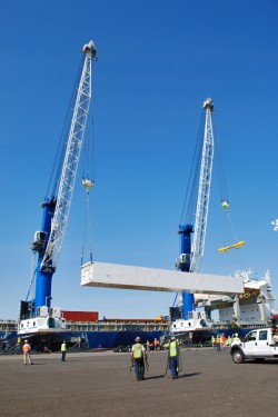 Mobile harbour crane - Synchronised lifting - Liebherr