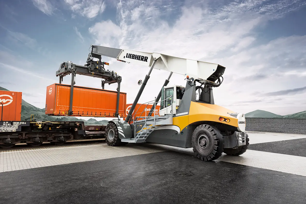 Reachstacker series LRS 545 | Liebherr